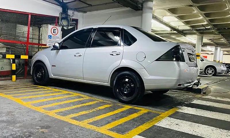 Fiesta Sedan 1.6 201...
