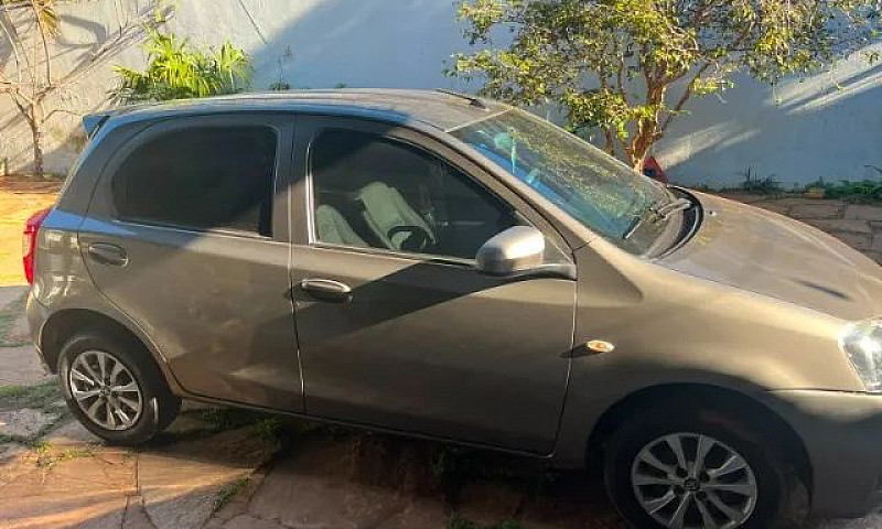 Toyota Etios X 1.3 F...