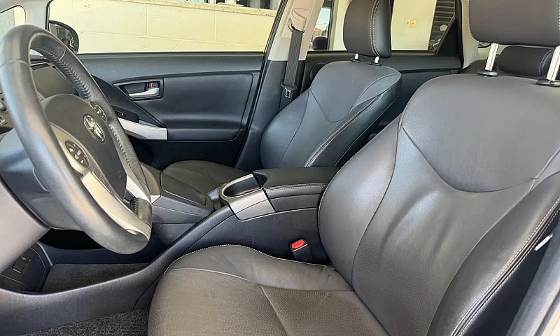 Toyota Prius Hybrid ...