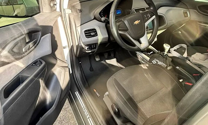 Chevrolet Onix Hatch...