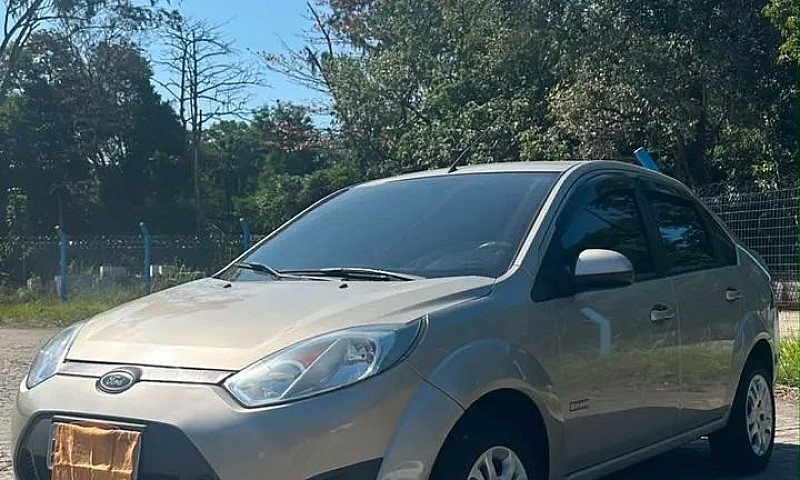 Ford Fiesta Sed. 1.6...