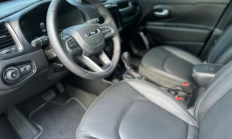 Jeep Renegade Sahara...