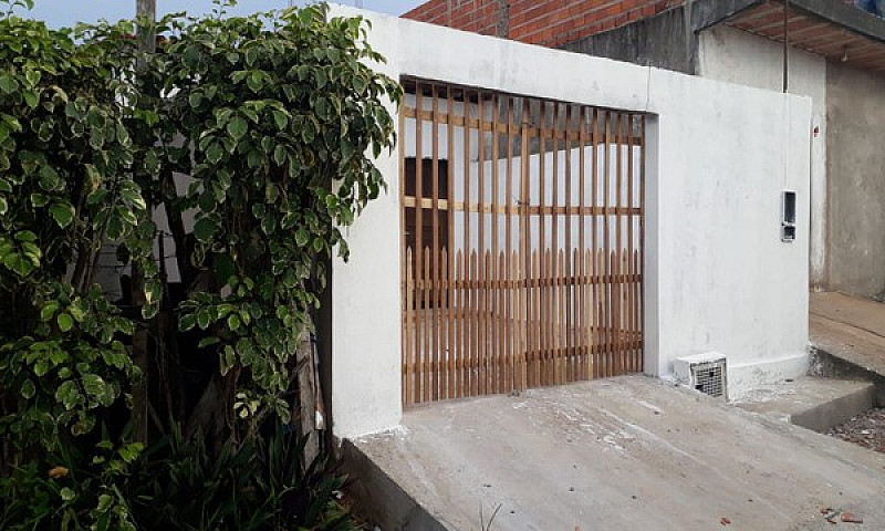 Casa À Venda...