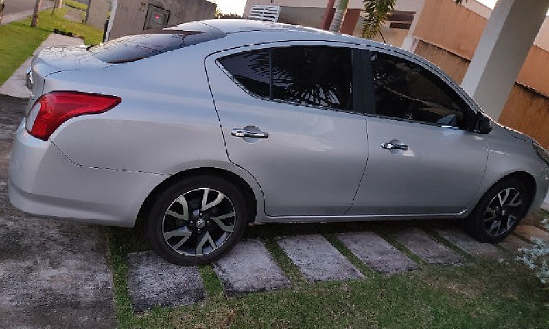 Nissan Versa 1.6 ...