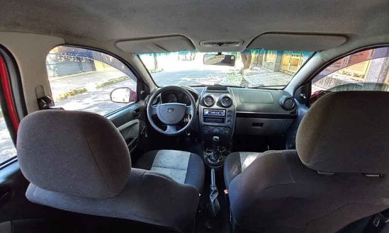 Vendo Ford Fiesta 1....