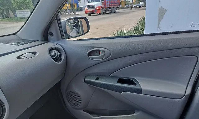 Etios Xs 1.5 2013....