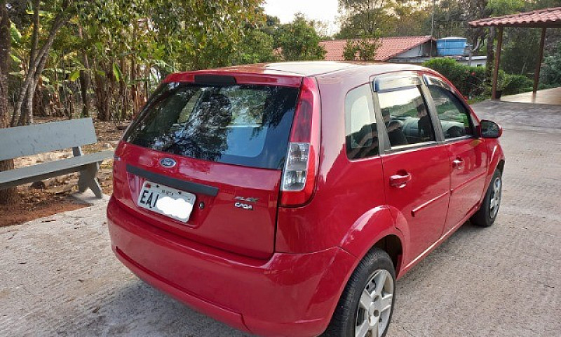 Vendo Ford Fiesta 1....