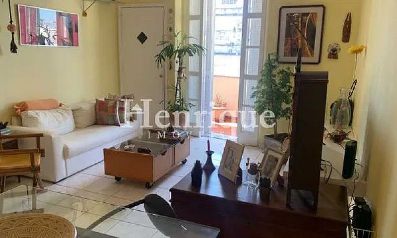Apartamento-À Venda-...