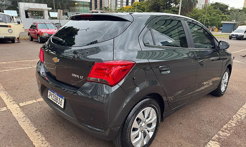 Chevrolet Onix Hatch...
