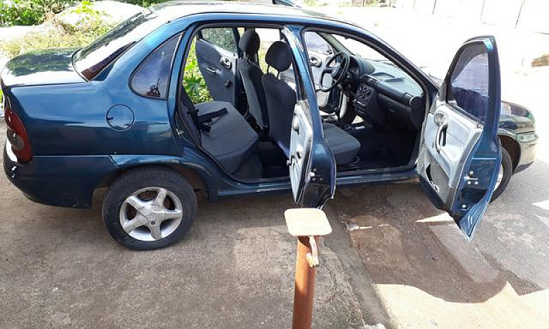 Corsa Sedan 2000 1.0...