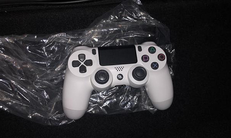 Playstation 4 Slim B...