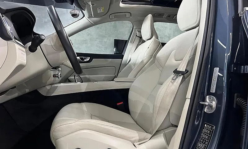 Volvo Xc-60 T-8 Plus...
