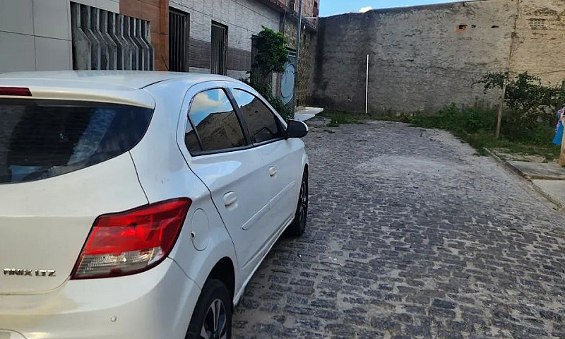 Chevrolet Onix Hatch...