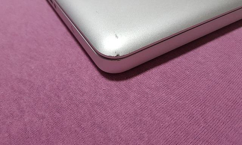 Macbook Pro 13 2,4 4...