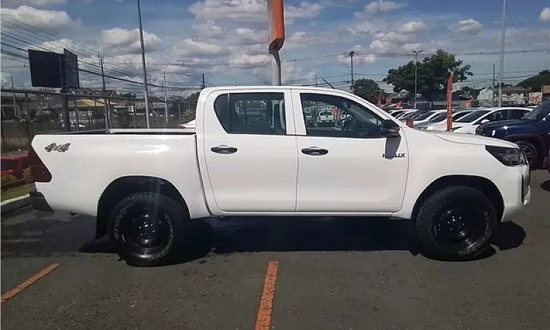 Toyota Hilux 2022 2....