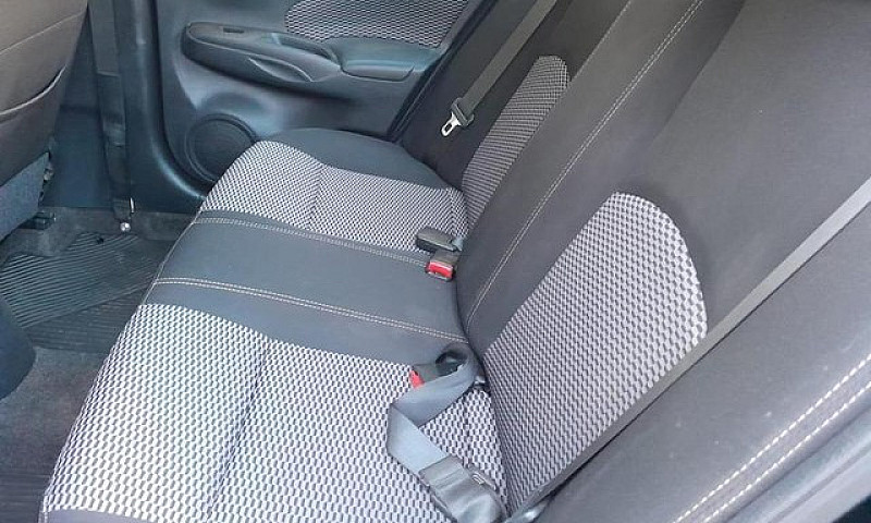 Nissan Versa 16 S 20...