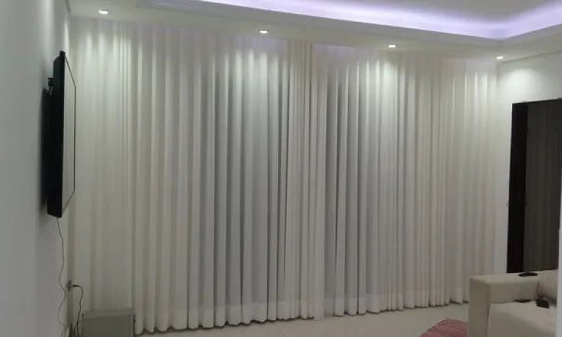 Aluga-Se Casa...