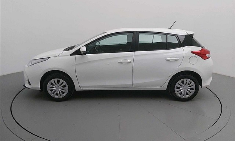 Toyota Yaris 2023 1....