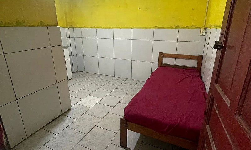 Aluga-Se Quarto Para...