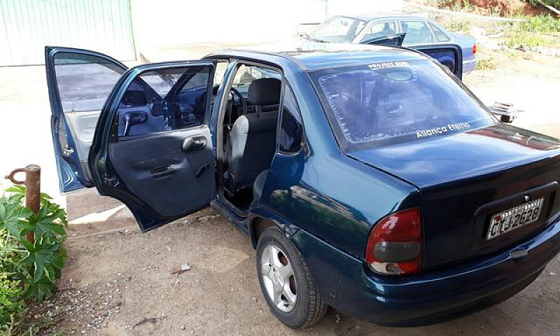 Corsa Sedan 2000 1.0...