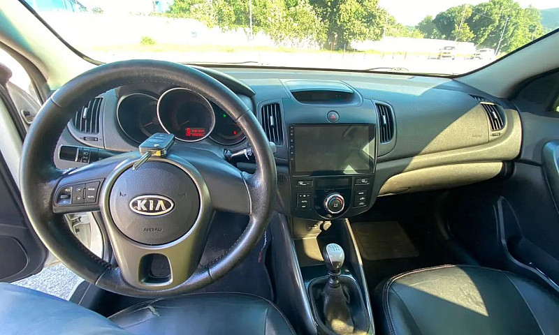 Kia Motors Cerato 1....