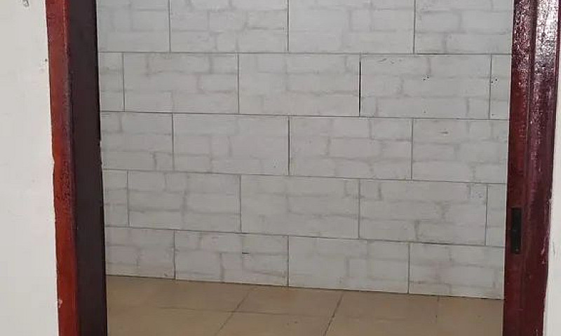 Aluga-Se Casa De Pri...