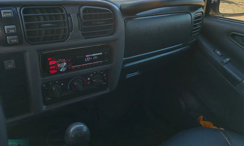 Chevrolet S10 Pick-U...