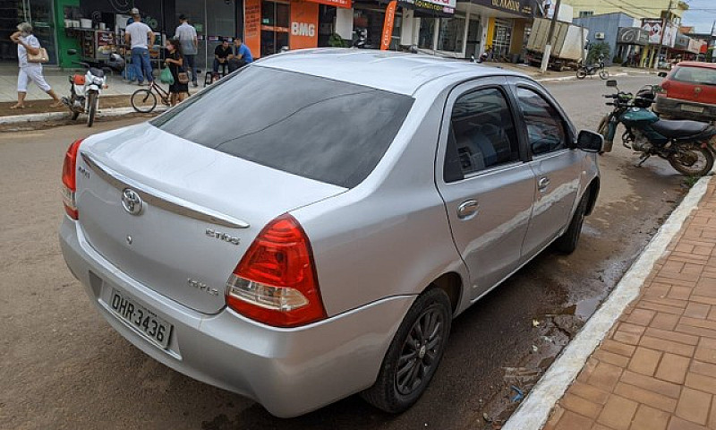 Vendo Toyota Etios...