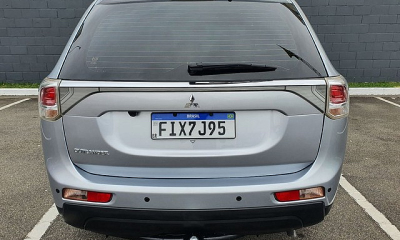 Mitsubishi Outlander...