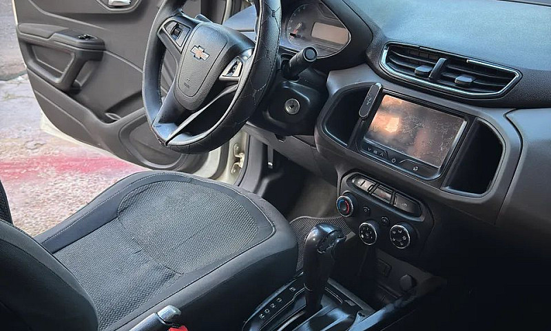 Chev. Prisma Sedã Au...