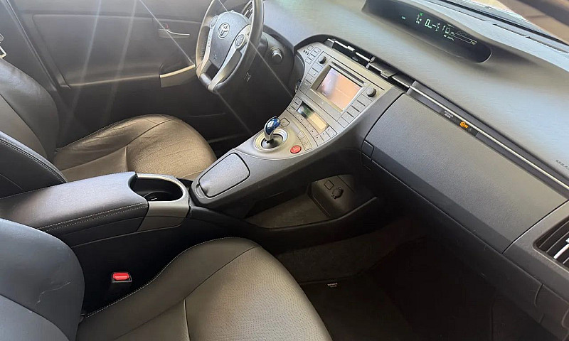 Toyota Prius Hybrid ...