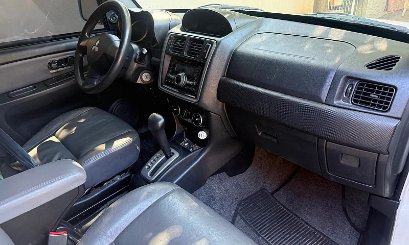 Mitsubishi Pajero Tr...