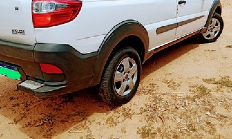 Fiat Strada Em Perfe...