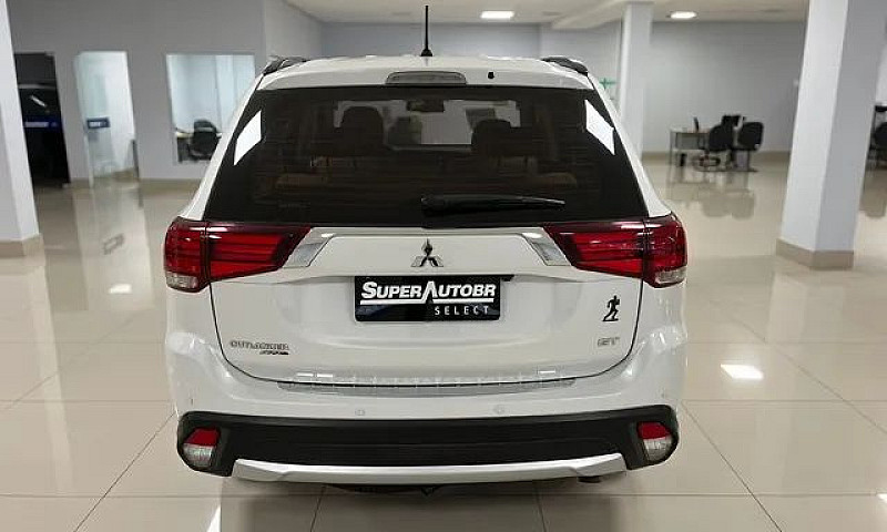 Mitsubishi Outlander...