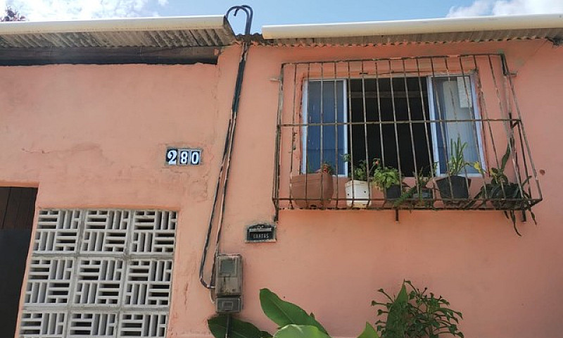 Alugo  Um Acasa Gran...