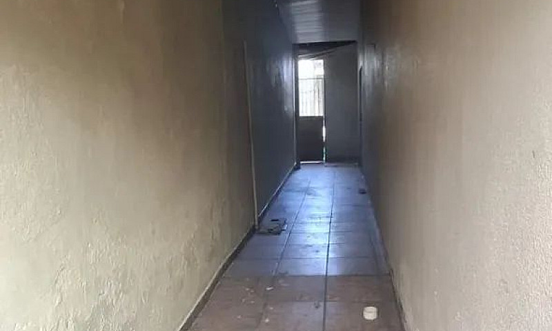 Aluga-Se Casa De 2 A...