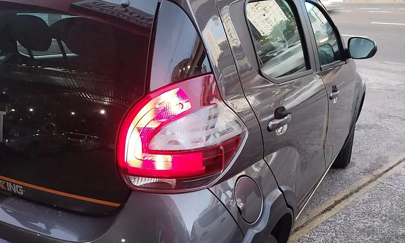 Fiat Mobi Trekking 1...