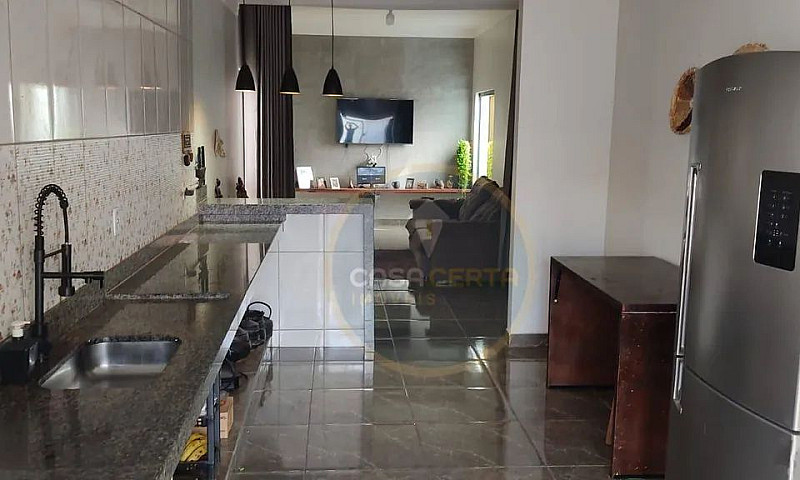 Casa Com 4 Dormitóri...