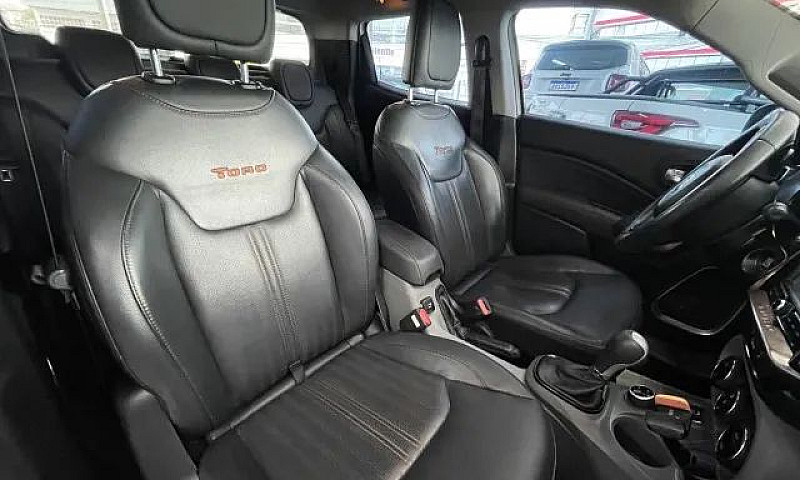 Fiat Toro Volcano 2....