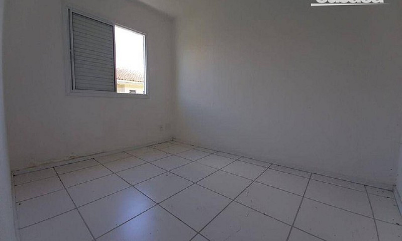 Casa Com 2 Dormitóri...