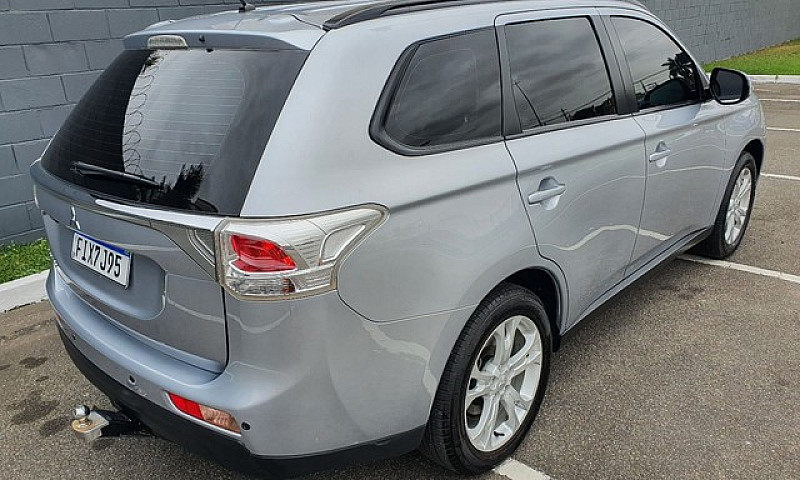 Mitsubishi Outlander...