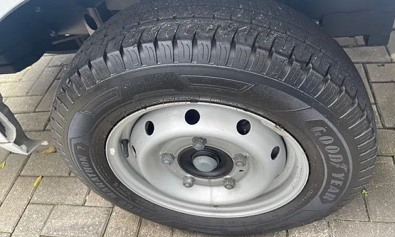 Kia Bongo Baú 2020...