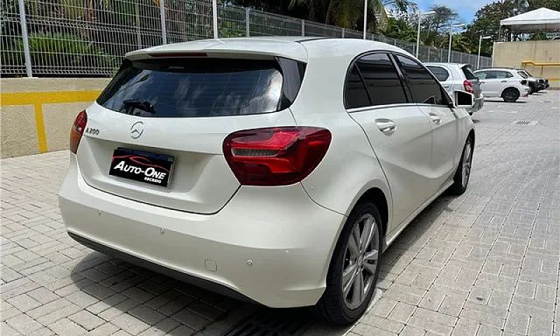 Mercedes-Benz A 200 ...