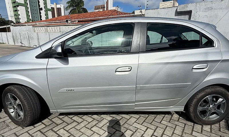 Chevrolet Onix Hatch...