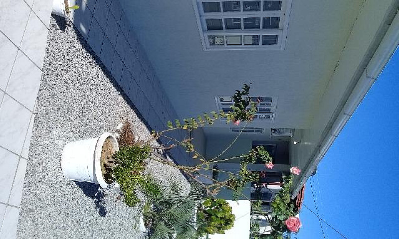 Linda Casa No Bairro...