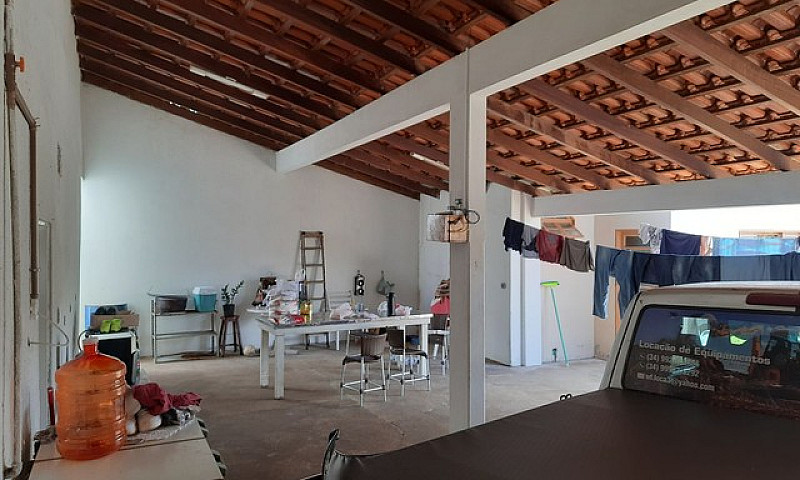 Vendo Casa 4 Quartos...