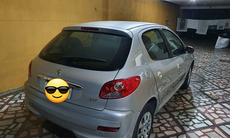 Peugeot 207 1.4 2014...