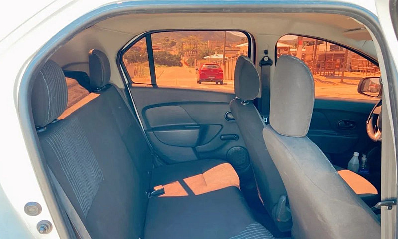 Renault Logan Authen...