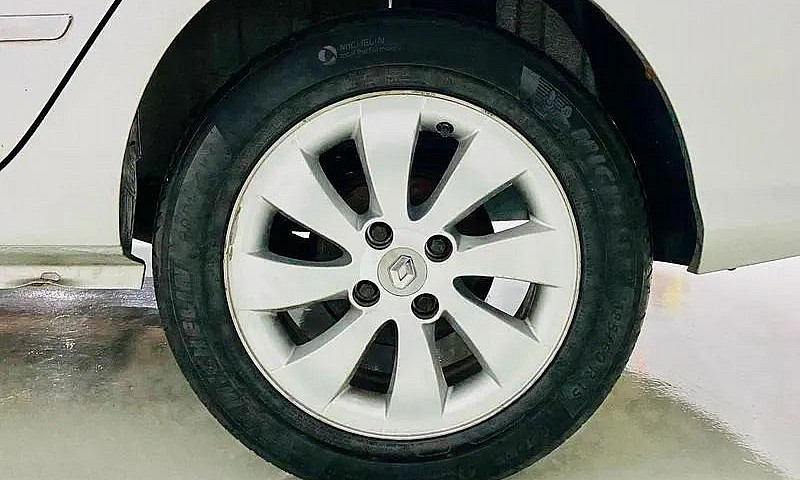 Renault Symbol Sedan...