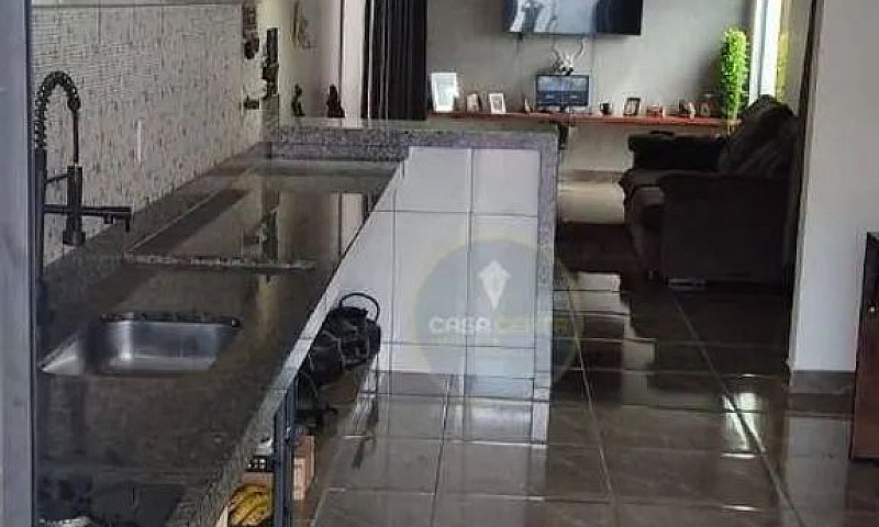 Casa Com 4 Dormitóri...